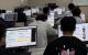 校師於課堂中說明課程規劃內容