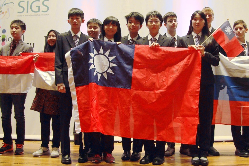 我國參加2015年國際國中科學奧林匹亞競賽傳捷報_圖片_大圖