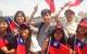 7名臺灣青年拿著國旗，讓臺灣的愛在以色列隨風飄揚