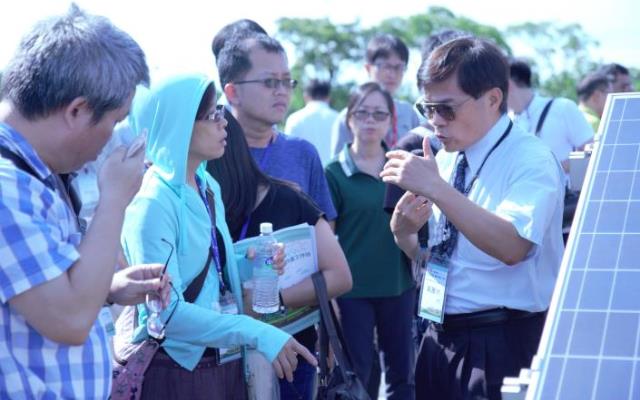 雲科大萬總務長實際解說太陽光電發電設備_大圖