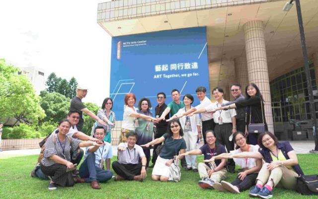 圖7范巽綠次長與老師們合照，「藝起」打造未來學習空間_大圖