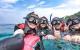 青年參加屏東琉球壯遊點浮潛活動，在湛藍天空與清澈海水中留下美好回憶