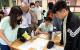 大學教授與學生共同設計實驗、操作實驗、分析實驗數據