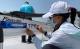 (附件照片)1100507-2-划船好手黃義婷於東京奧運資格賽中為比賽船隻貼上我國代表貼紙