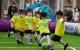 臺北市大安國小附幼的幼兒與家長一同體驗足球賽，重視家庭休閒活動的共同參與，為後