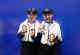 （附件照片5）黃品潔(右)與徐語澤展示跆拳道品勢混雙銅牌。