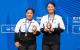 （附件照片1）我國成都世大運網球女子雙打喜獲金牌，梁恩碩_(左)及吳芳嫺選手展示金牌。