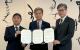 日本體育文化觀光部部長都築直哉(左)、聯盟副會長暨國教署長彭富源 (中)、靜岡縣教育委員會教育長池上重弘 (右)三方簽署備忘錄