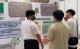 世新大學學生向民眾說明ESG為什麼需要被重視