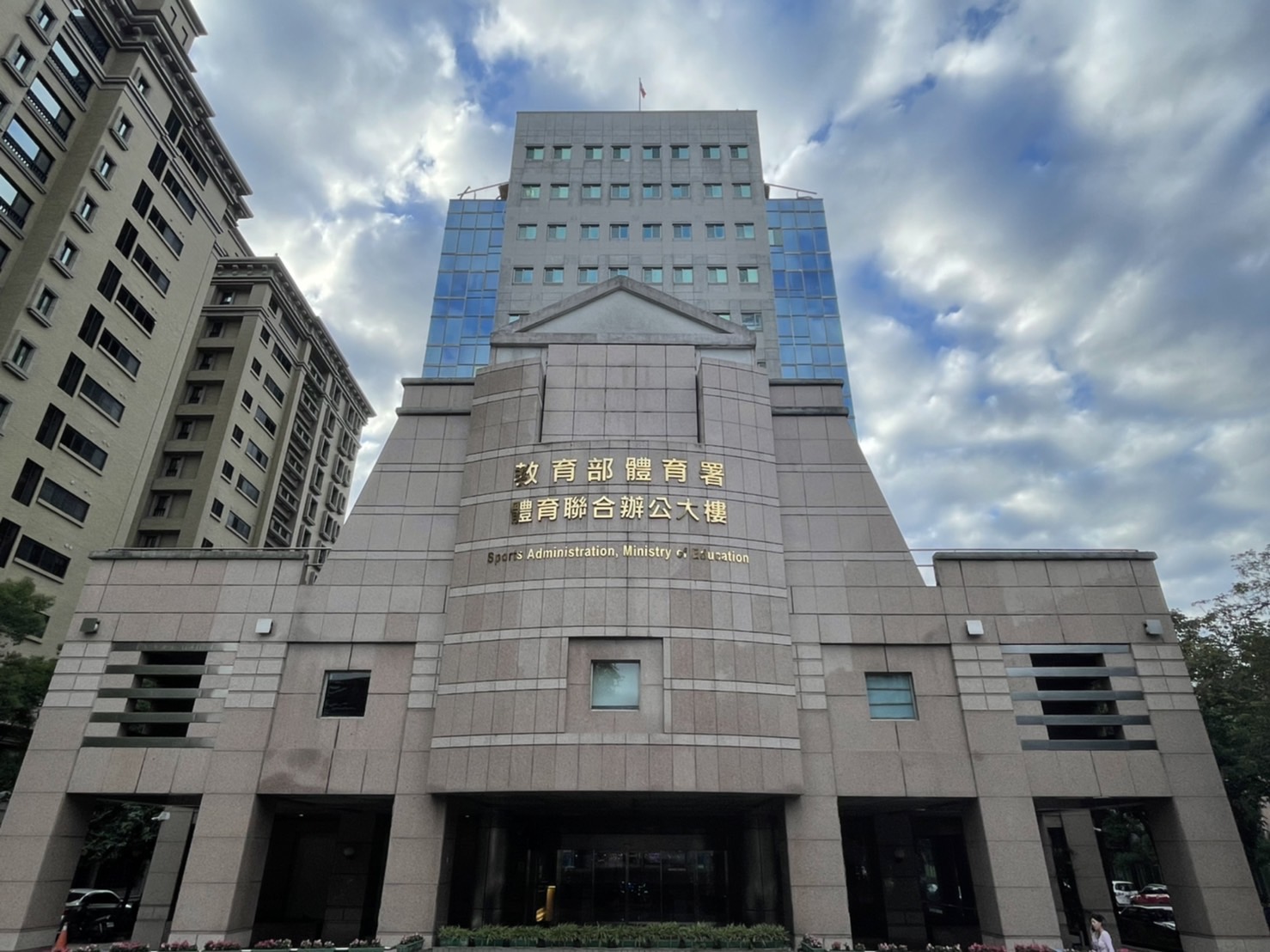 (附件照片1)1121215-1-立法院今(15)日三讀通過「運動產業發展條例」增訂第24條之1條文，彰顯政府保障民眾觀賽權益及打擊運動賽事或活動黃牛決心。_大圖