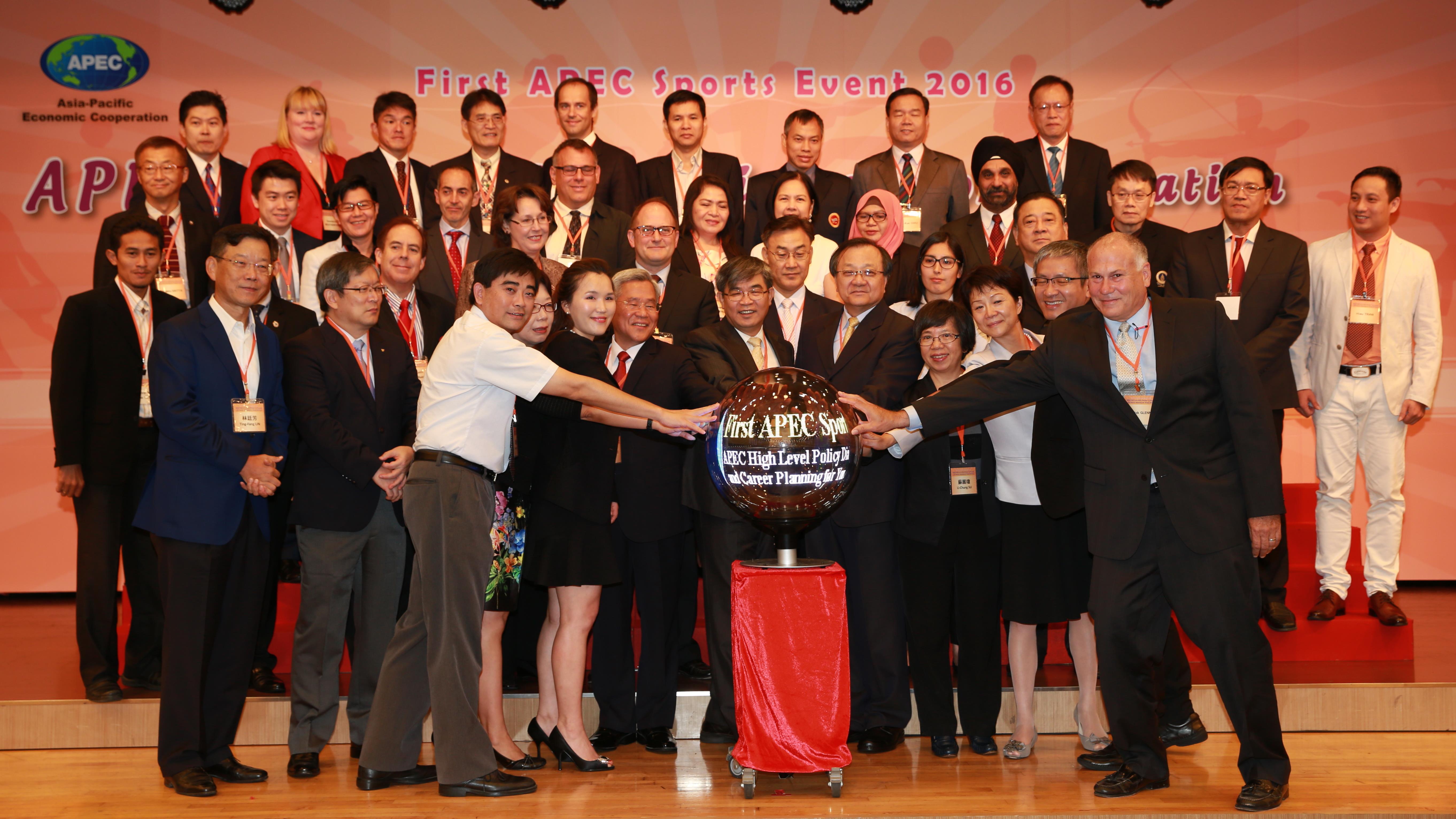 (附件照片1)2016 apec首次體育高階政策對話會議開幕典禮貴賓合影_大圖