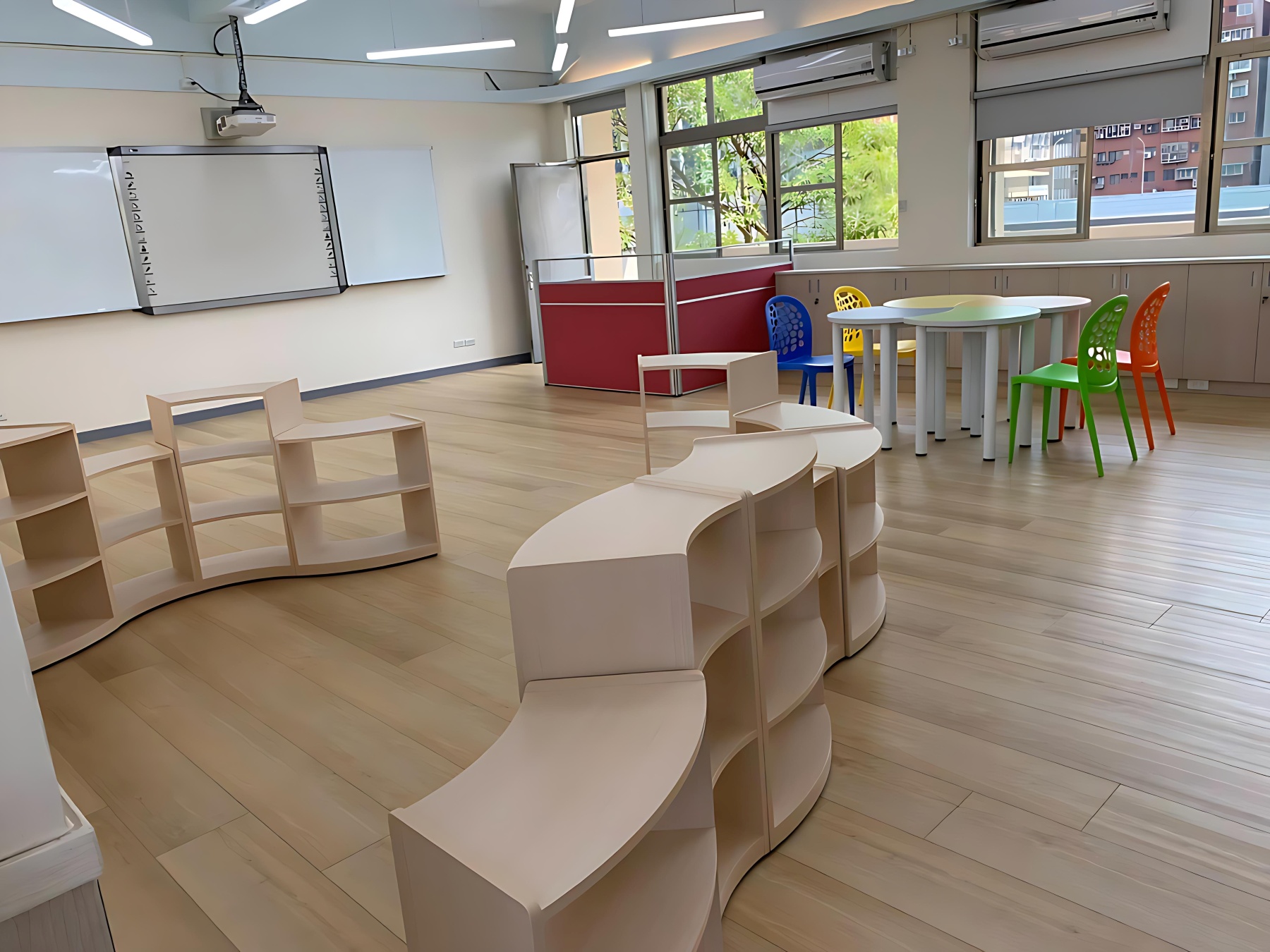 臺北市大橋國小完善的空間設計亦提供親師生召開IEP會議的溫馨場域_大圖