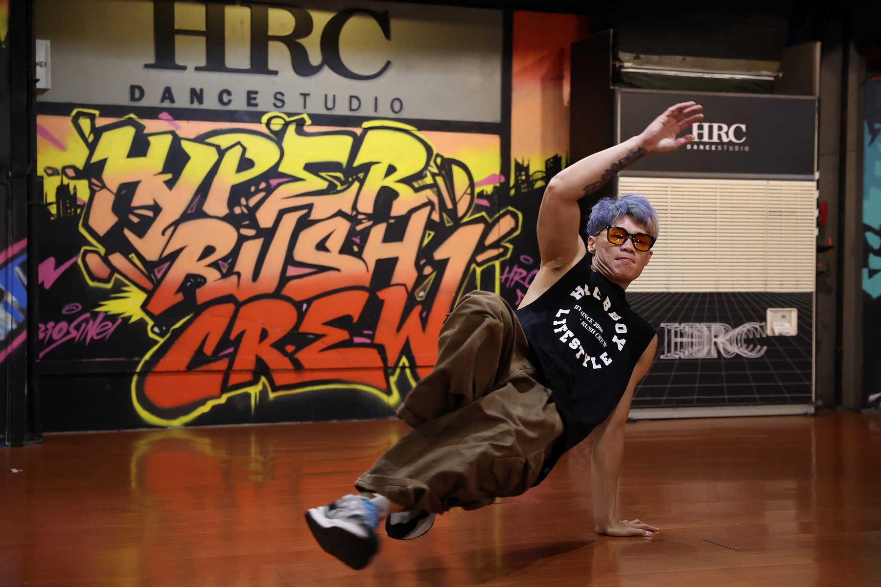 國內知名舞蹈教室HRC整合國內外頂尖舞者以battle方式，展現霹靂舞街頭對決的風貌。