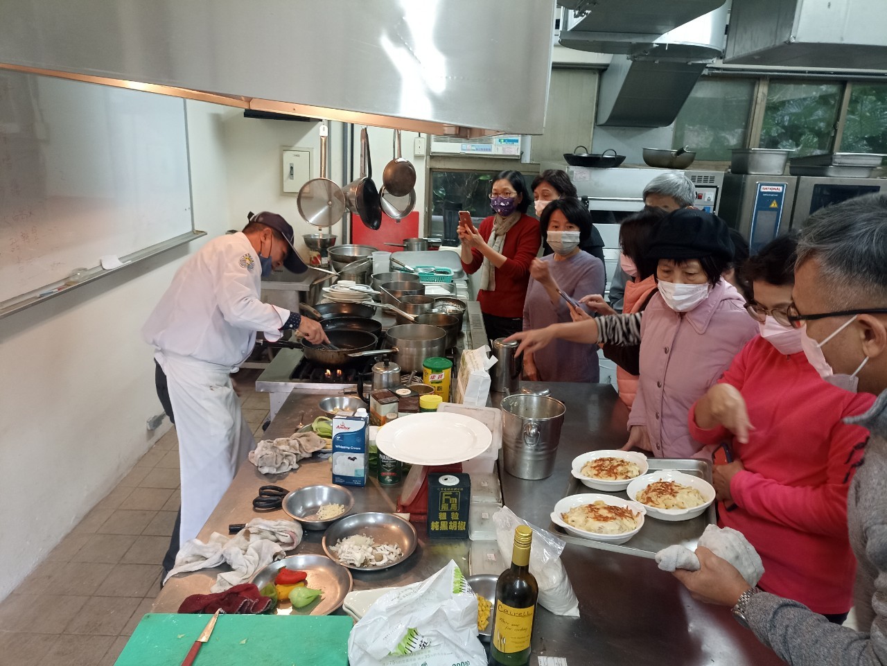 中華科技大學111學年度樂齡大學進行養生西餐料理課程_大圖