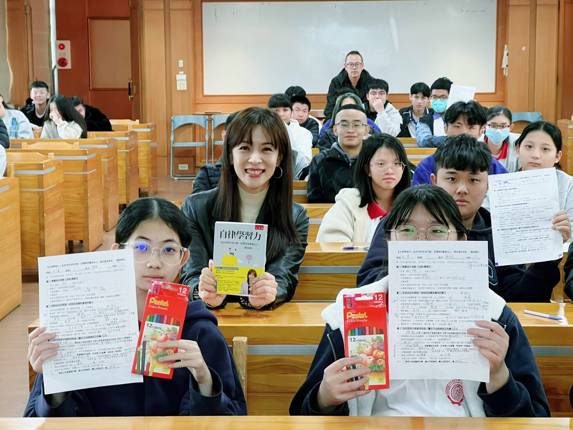 陳怡嘉將教學經驗出版成書，並在各學校演講分享心得_0_大圖