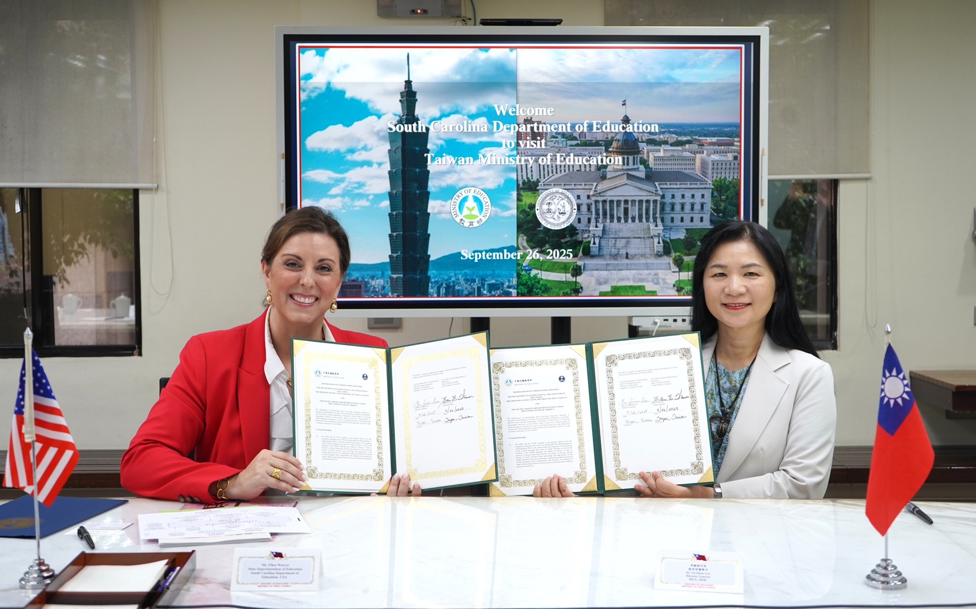 教育部國際及兩岸教育司李毓娟司長與美國南卡羅萊納州州教育廳長Ellen Weaver 簽署教育合作備忘錄_大圖