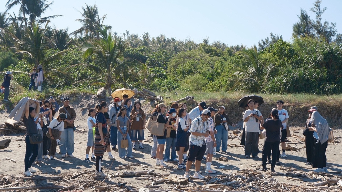 學員至美麗灣事件現場走讀2.JPG_大圖