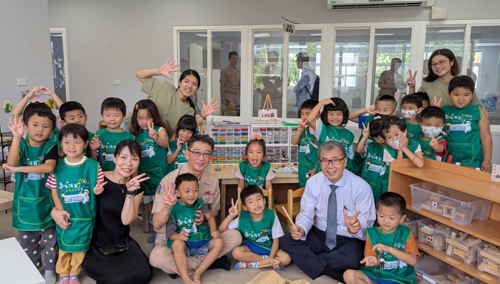 鄭英耀部長與幼生合影2_大圖